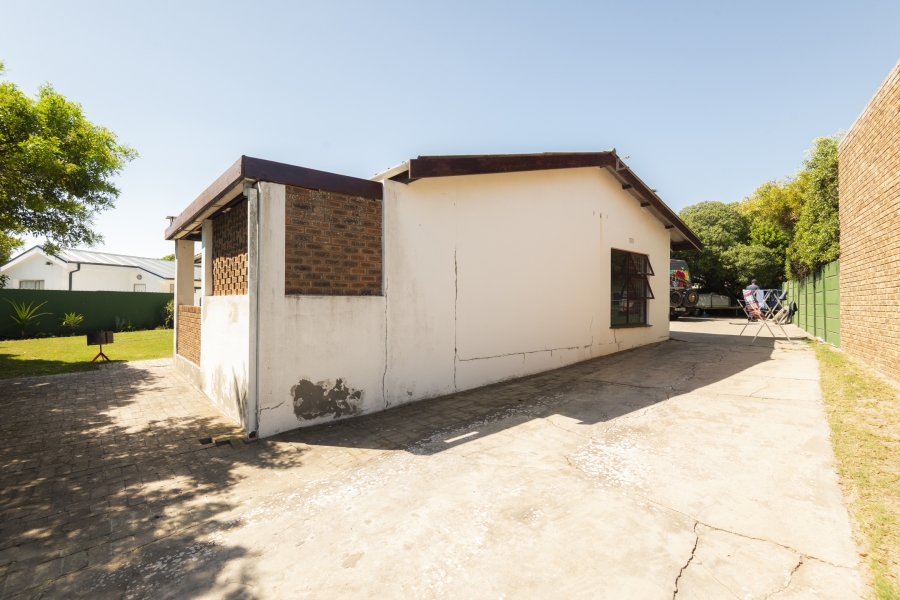 3 Bedroom Property for Sale in Middedorp Western Cape